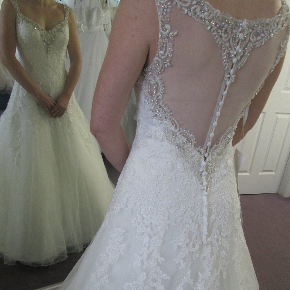 SAMPLE Vintage Lace Wedding Dress, Ivory A-Line Fit & Flare, Illusion Bling Back